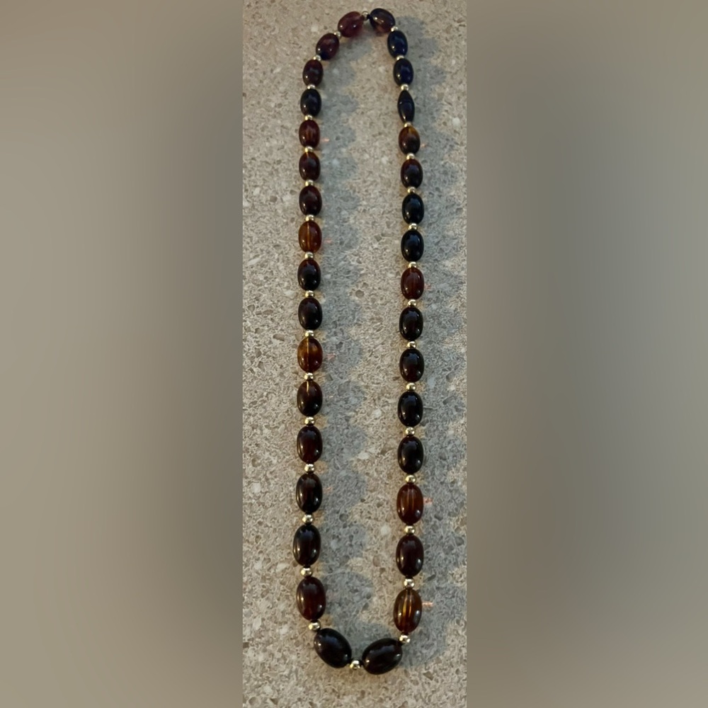Beautiful agate stone necklace. Not sure what gemstone it is.